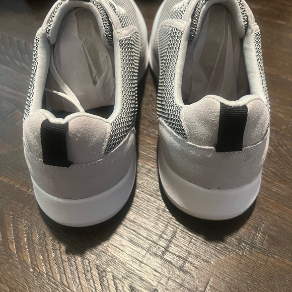 NIB / Vince Camuto Men's Emmitt Mesh Sneaker/ Color: White/Nimbus - Picture 3 of 6